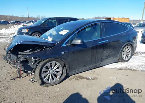 2016 Tesla Model X 60D/70D/75D/90D z USA, uszkodzony, nr VIN 5YJXCDE20GF034085
